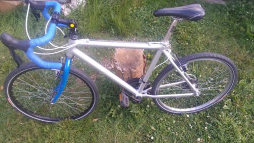 Un vélo polyvalent sur base d'un vtt des années 90